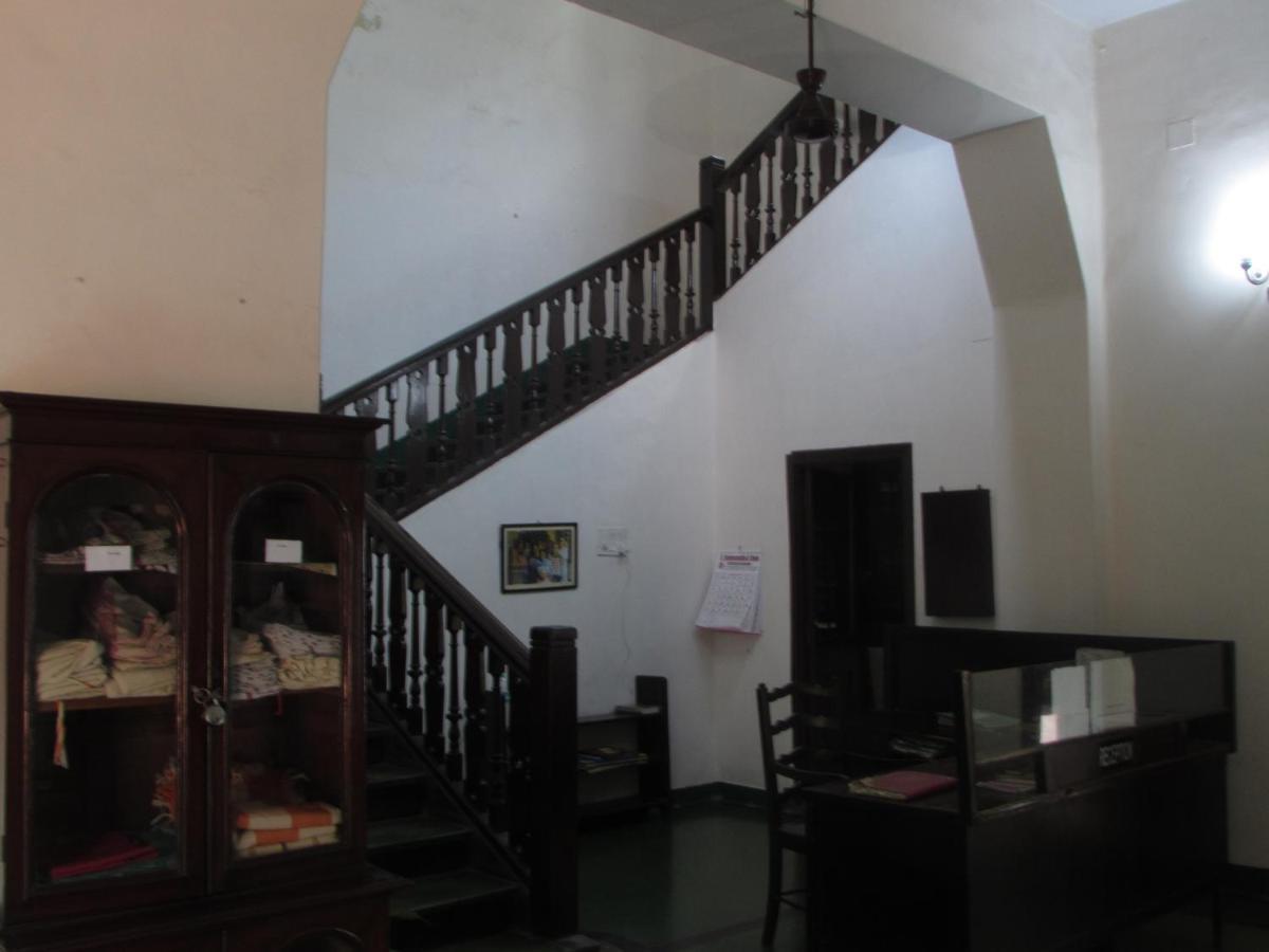 Hotel Ywca Gallway *
