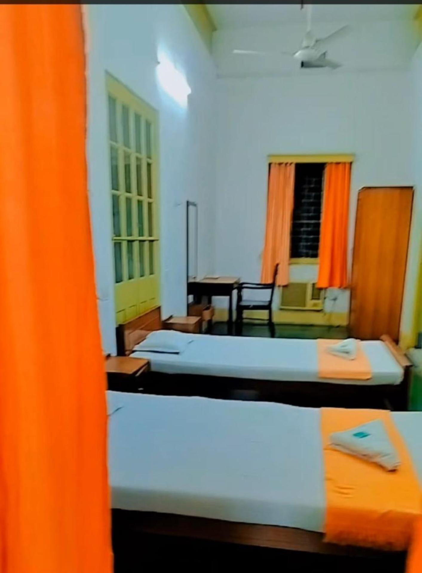 Hotel Ywca Gallway *