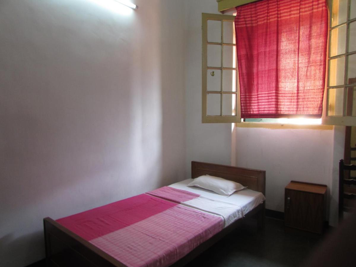 Hotel Ywca Gallway *